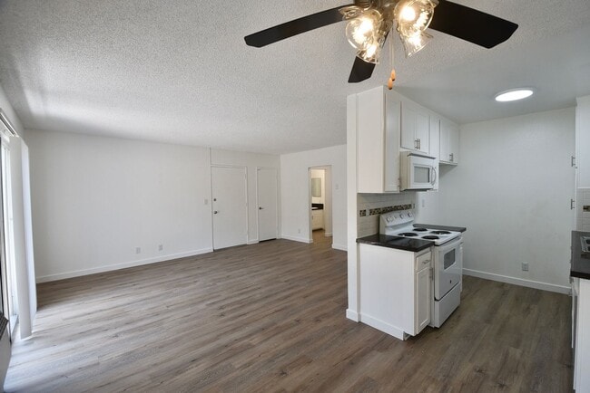 Building Photo - 6115 Whitsett Ave