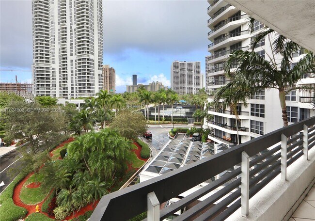 Foto del edificio - 3530 Mystic Pointe Dr
