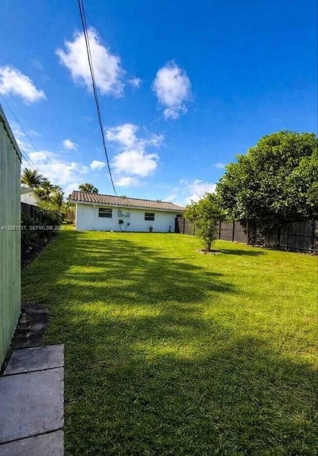 Foto del edificio - 5340 NE 17TH TER # 1-2 FORT LAUDERDALE, FL 33334