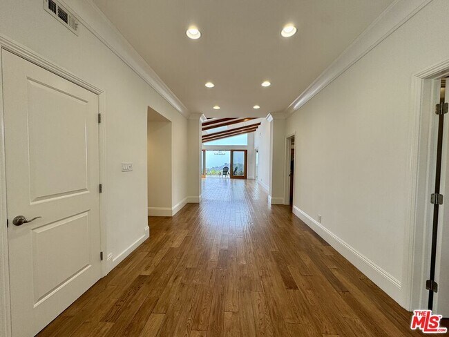 Foto del edificio - 2255 Westridge Rd