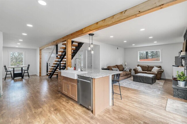 Foto del edificio - 1030 W Five Mile Pky