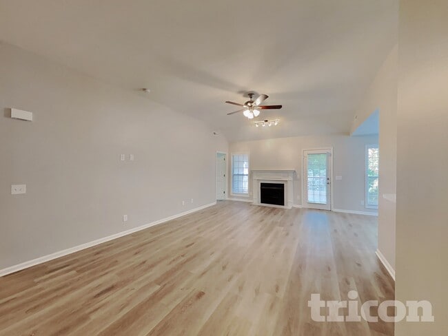 Building Photo - 101 Bentree Dr