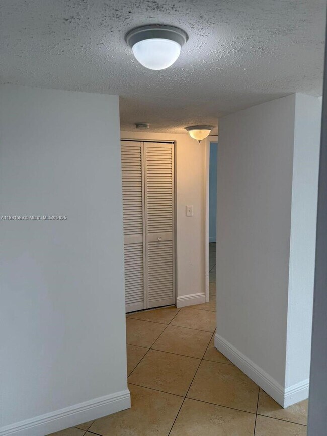 Foto del edificio - 3399 Foxcroft Rd