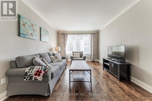 Building Photo - 2191 Dunvegan Ave