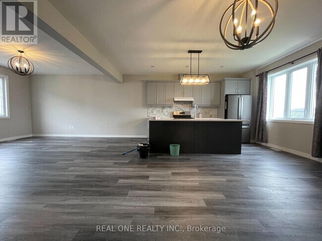 Photo du bâtiment - 435-435 Callaway Rd