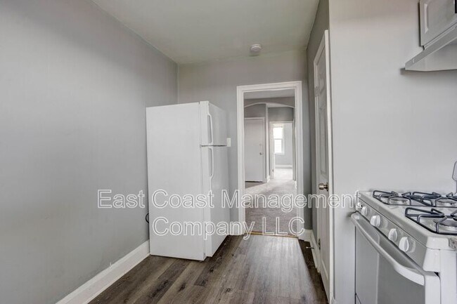 Building Photo - 1314 N Kenwood Ave