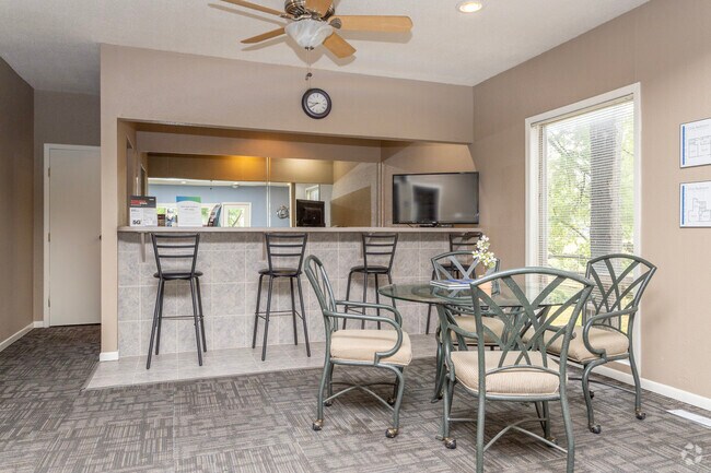 Casa club - Woodridge Apartments