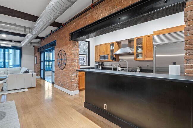 Foto del edificio - 610 Clinton St