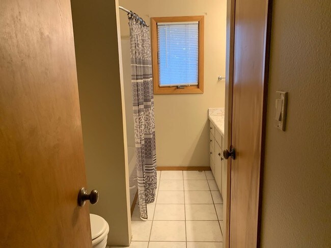Bathroom - 414 W 38th St