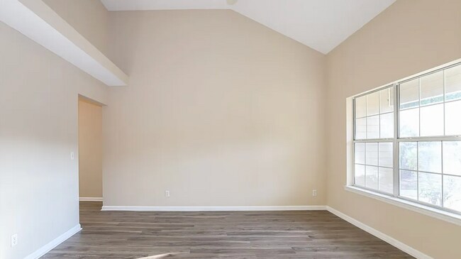 Building Photo - Move-In Ready 3BR/3BA Home in Prime Sandfl...