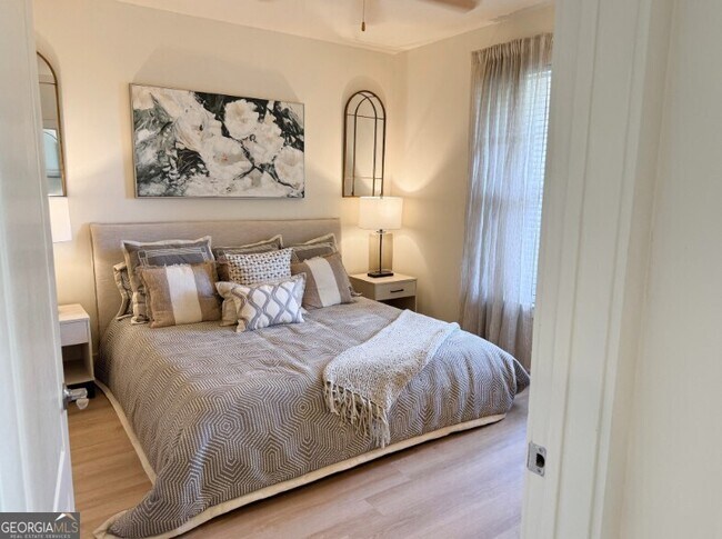 Foto del edificio - 1740 Century Cir NE