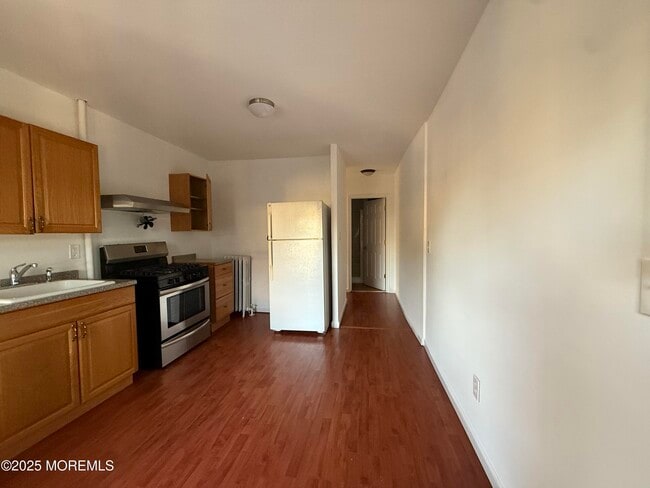 Building Photo - 604 Irving Pl