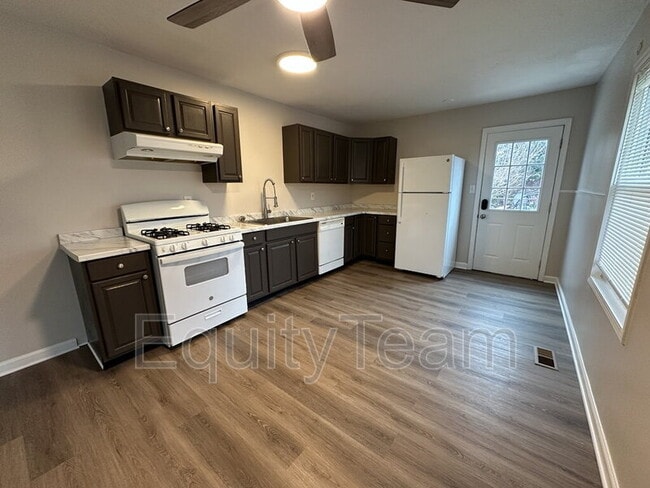 Foto del edificio - 2498 Schon Dr