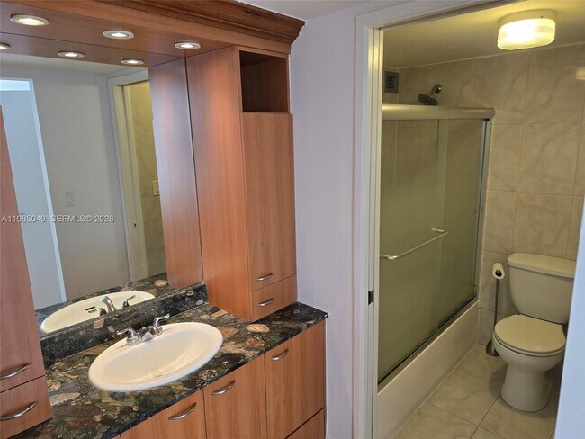 Foto del edificio - 16919 N Bay Rd