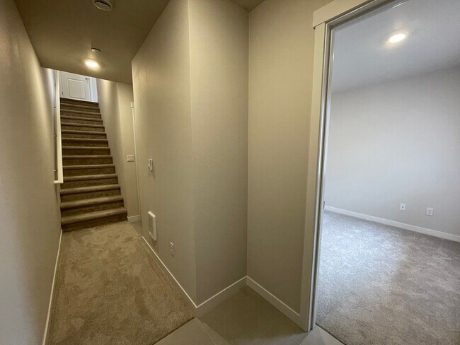 Foto del edificio - Brand New 2024 Build in the Bethany Crossing Neighborhood ~ 3Bd/3Ba - Washer/Dryer and Single Car...