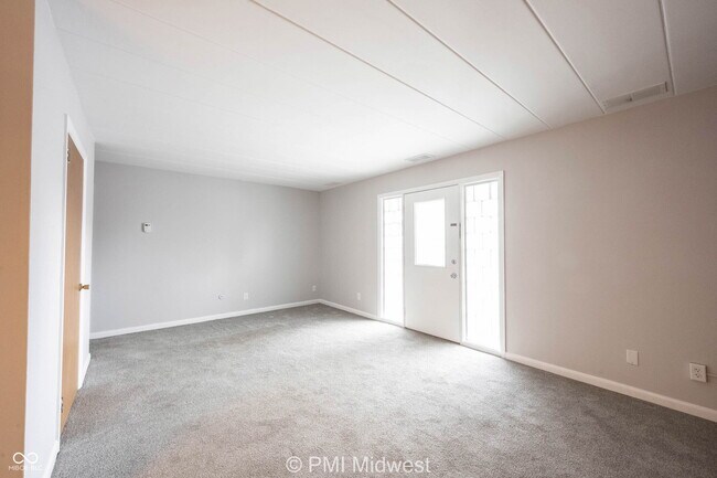 Foto del edificio - 324 Progress Rd