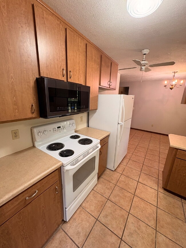 Building Photo - Charming 3-Bed, 2-Bath Home with 1623 sq. ft. of Comfort in the North Side of Tallahassee!