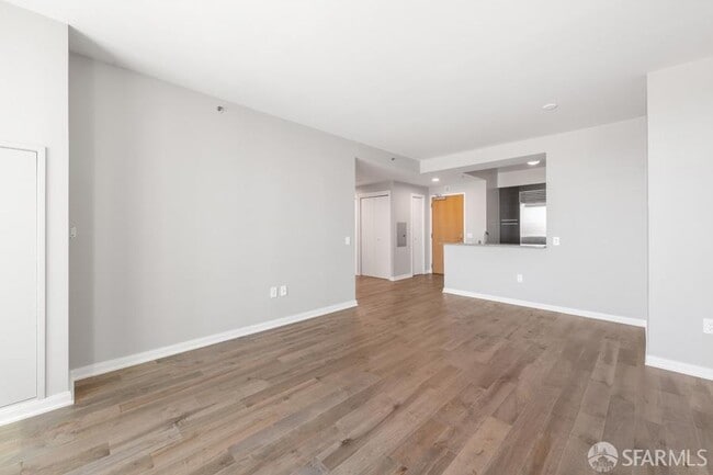 Building Photo - 425 1st St