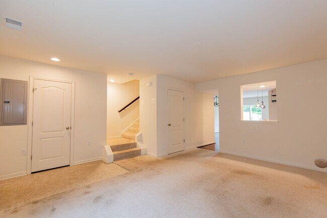 Building Photo - 3 Bed, 2.5 Bath, Townhome in Ranson, WV