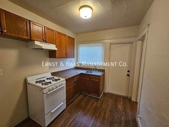 Building Photo - Cozy Apartment Home With Beautiful Landsca...