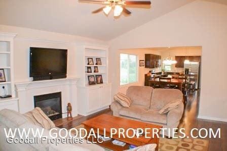 Building Photo - 4 br, 3 bath House - 1255 SE Waddell Way