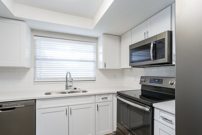 Foto del edificio - 909 Black Knight Dr
