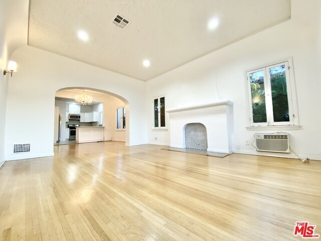 Building Photo - 352 N Sierra Bonita Ave