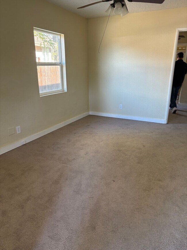 Foto del edificio - FOR RENT!! AVAILABLE 12/20/2025