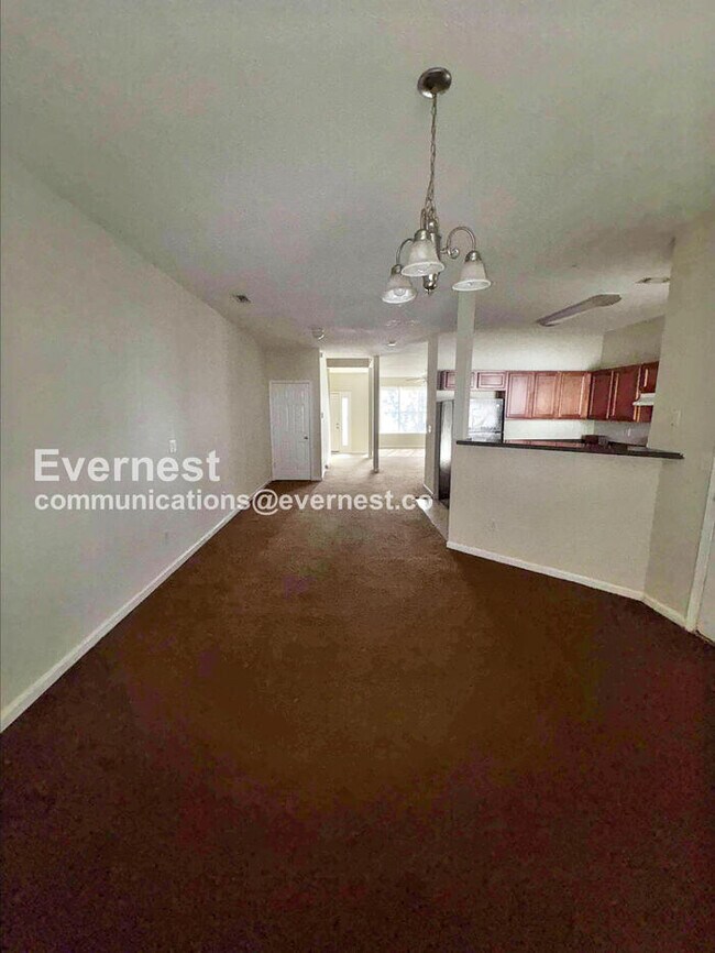 Foto del edificio - 7688 Creekside Ln