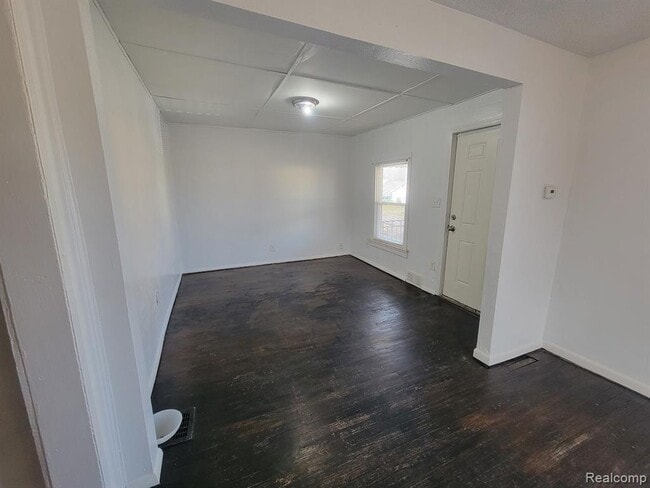 Foto del edificio - 7592 Maxwell Ave