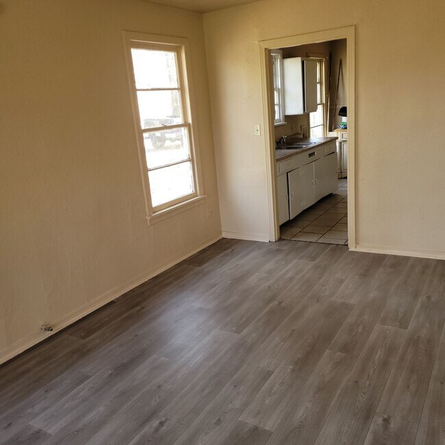 Foto del edificio - cute 2br 1 bath house.  recently updated