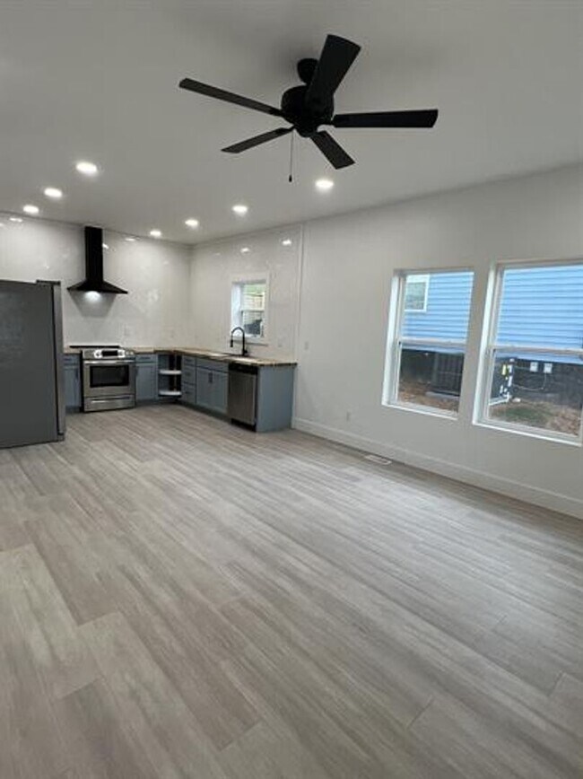 Foto del edificio - Knoxville 37921 - 3 bedroom, 2 bath home -...