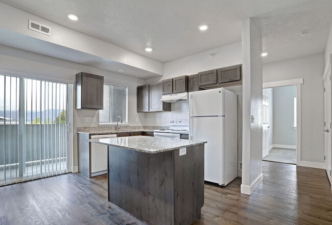 Building Photo - Canyon Heights