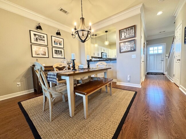 Building Photo - 2 Bedroom Townhouse Between Melrose and 12 South Neighborhoods