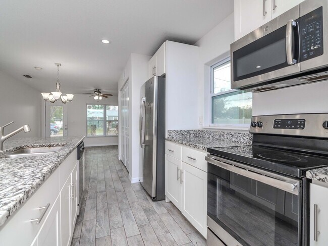 Foto del edificio - Charming 3-Bedroom, 2-Bathroom Home in South Tampa – Perfect Location!