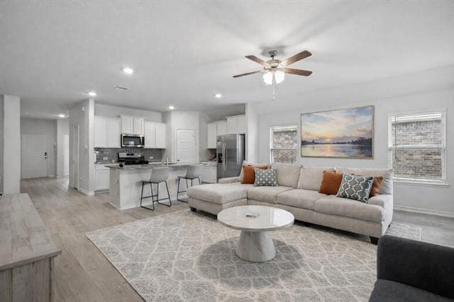 Building Photo - 10104 Sunnyview Ln