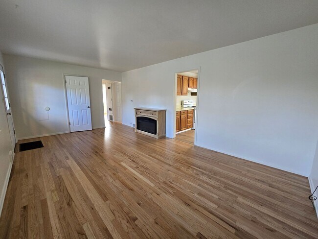 Building Photo - AVAILABLE NOW! Updated 3 Bedroom Ranch in South Boulder!