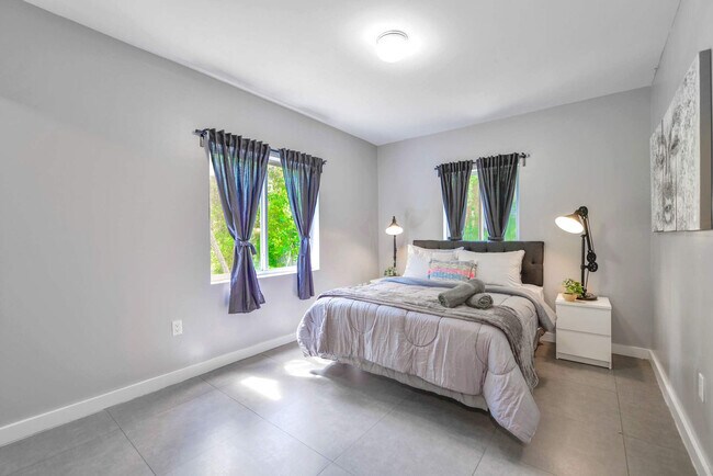 Foto del edificio - 437 NE 69th St