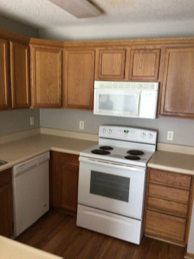 Dishwasher stove refrigerator - 3116 SE Grant St