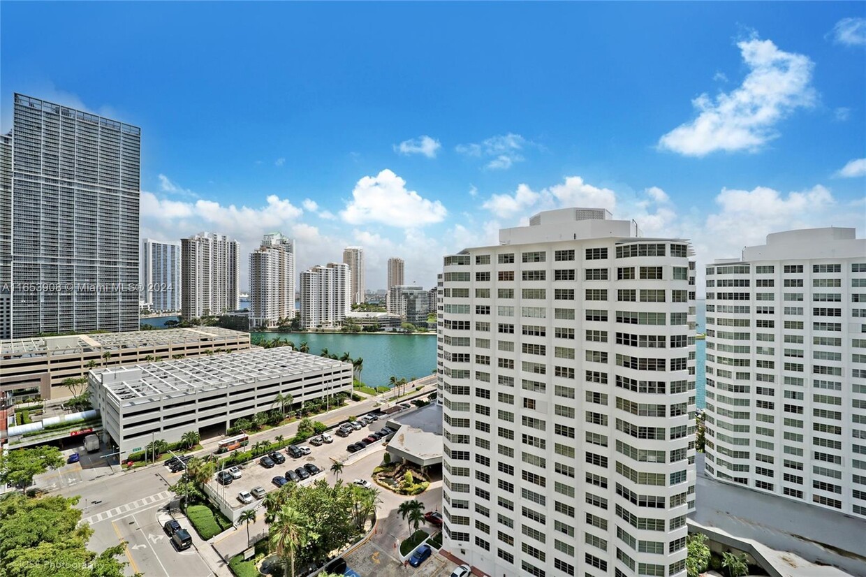 Foto principal - 950 Brickell Bay Dr