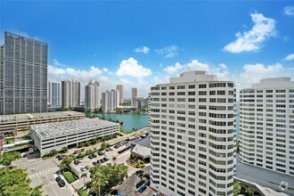 Building Photo - 950 Brickell Bay Dr