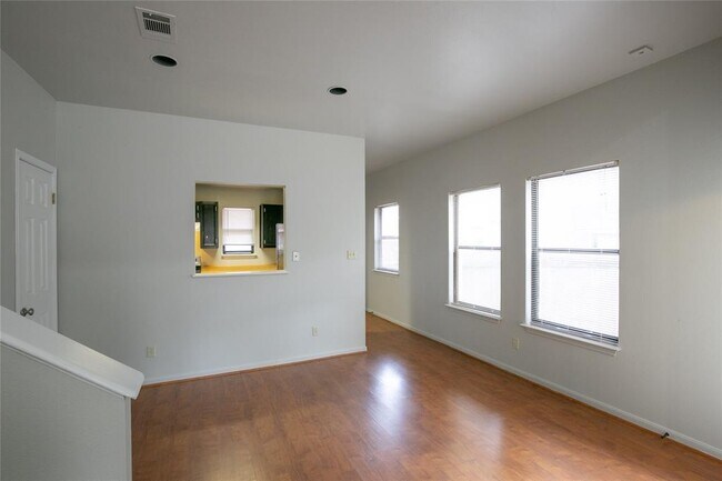 Building Photo - 1605 Waterloo Tr