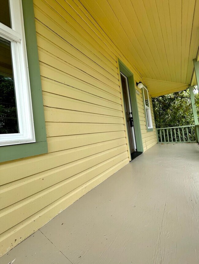 Foto del edificio - Remodeled Beauty in Woods Setting with Riv...