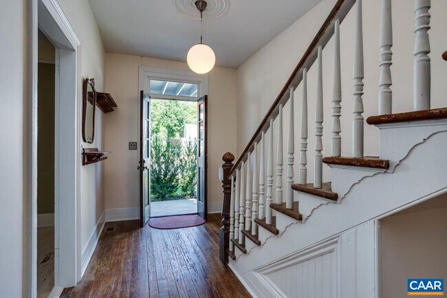 Building Photo - 217 9th St NW