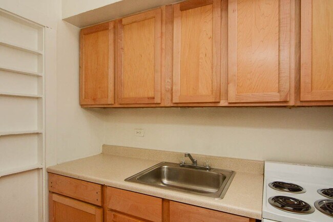 Foto del edificio - 562 W Arlington Pl