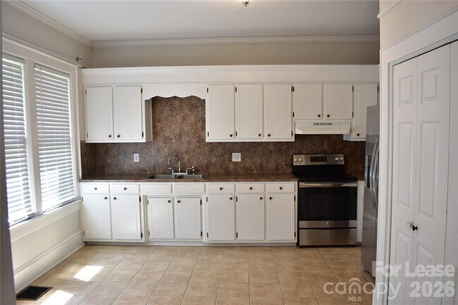 Foto del edificio - 629 N Cedar St