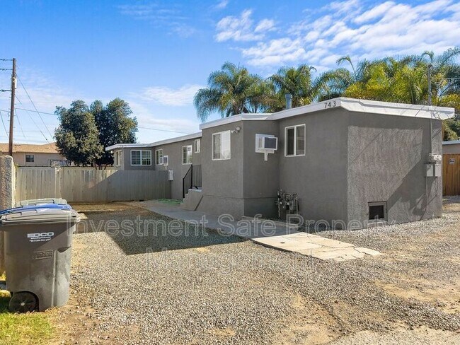 Foto del edificio - 743-745 Ballard St