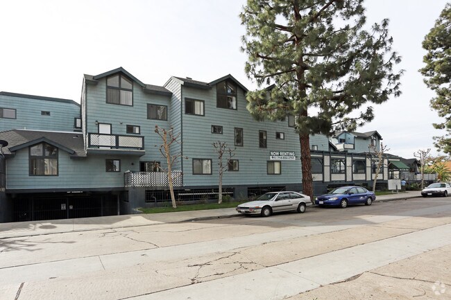 Building Photo - 802 E Pine