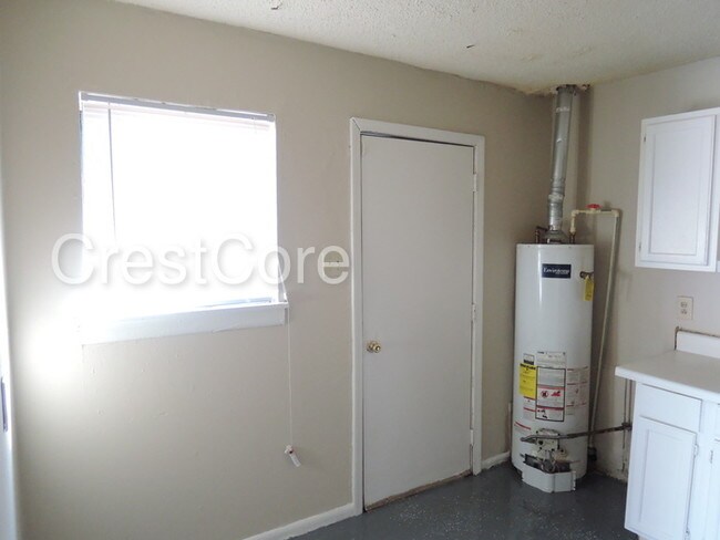 Building Photo - 2347 Cable Ave