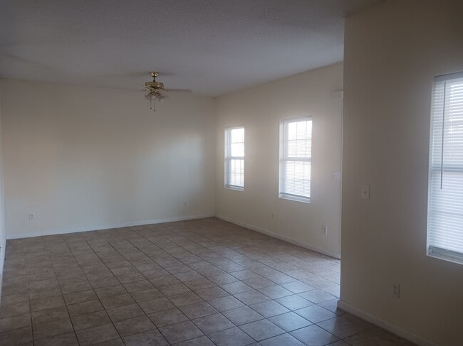 Foto del edificio - 305 Speed St